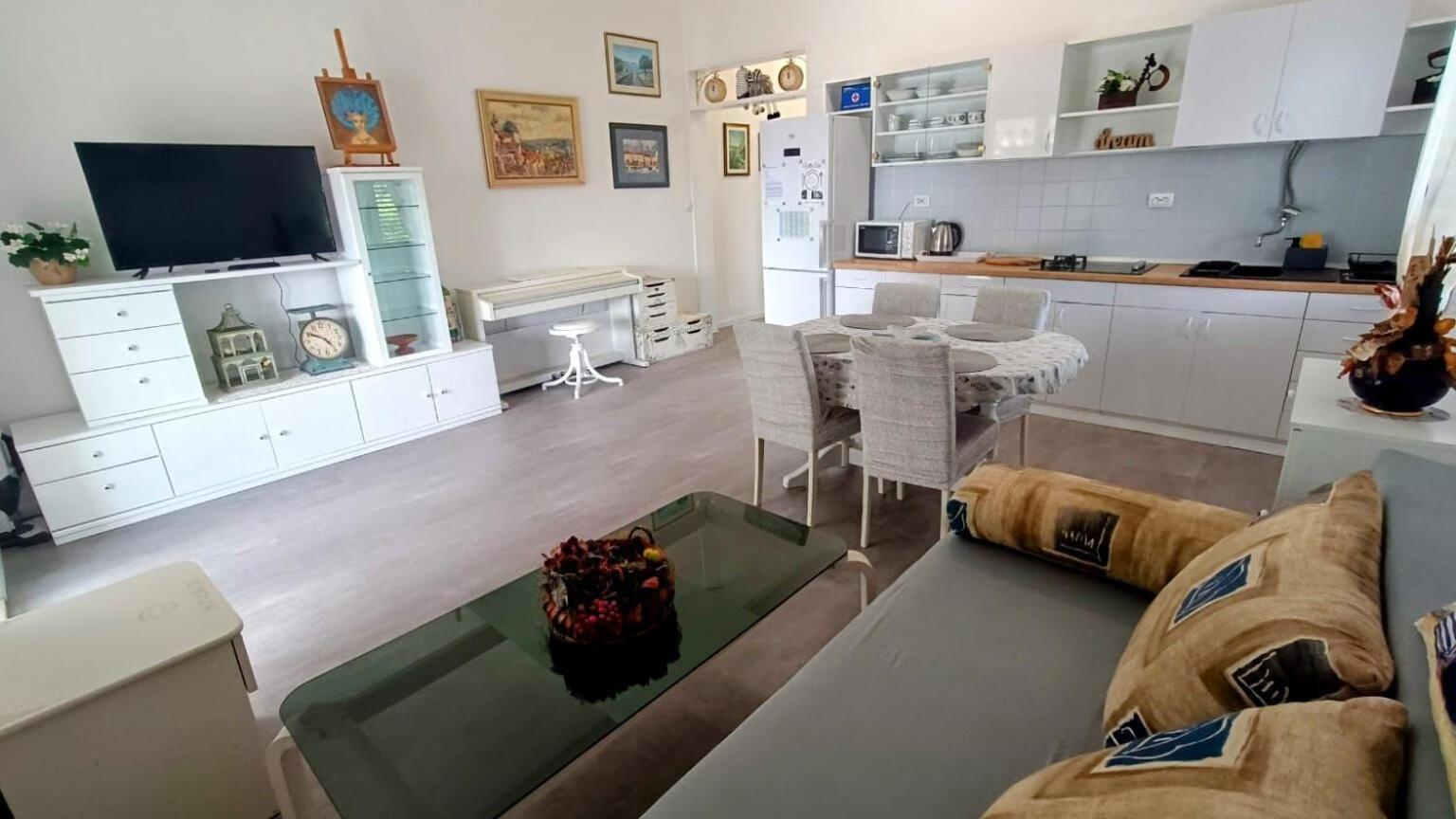 Apartments Anki Живогоще Екстер'єр фото