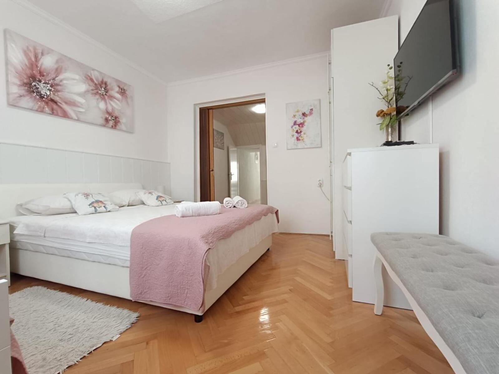 Apartments Anki Живогоще Екстер'єр фото
